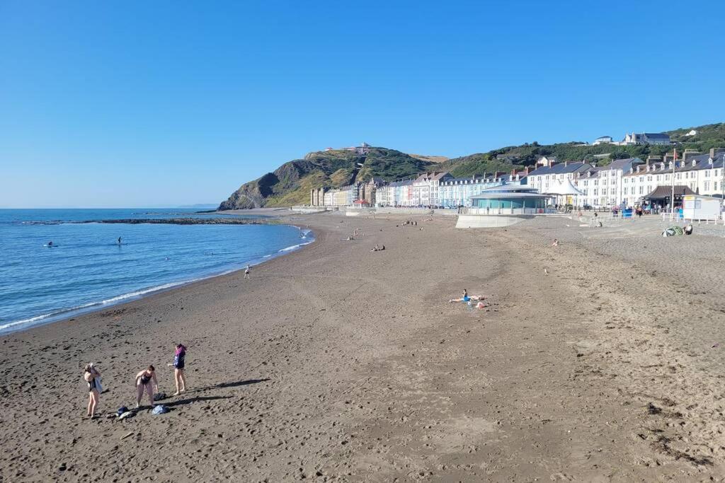 Large 5 Bed Town-Centre Home Close To The Beach, Sleeps 9 Aberystwyth Exterior foto